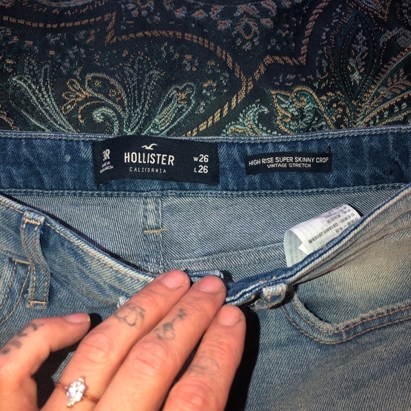 NWOT Hollister destroyed crop jeans highrise sz 26 - Picture 6 of 6